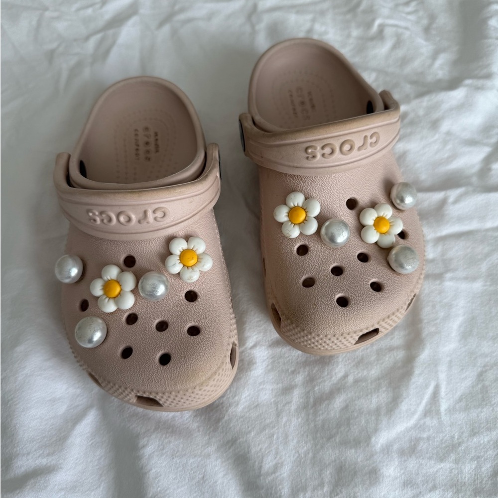 Crocs Kids' light pink  Clogs with Floral and pearl  Accents